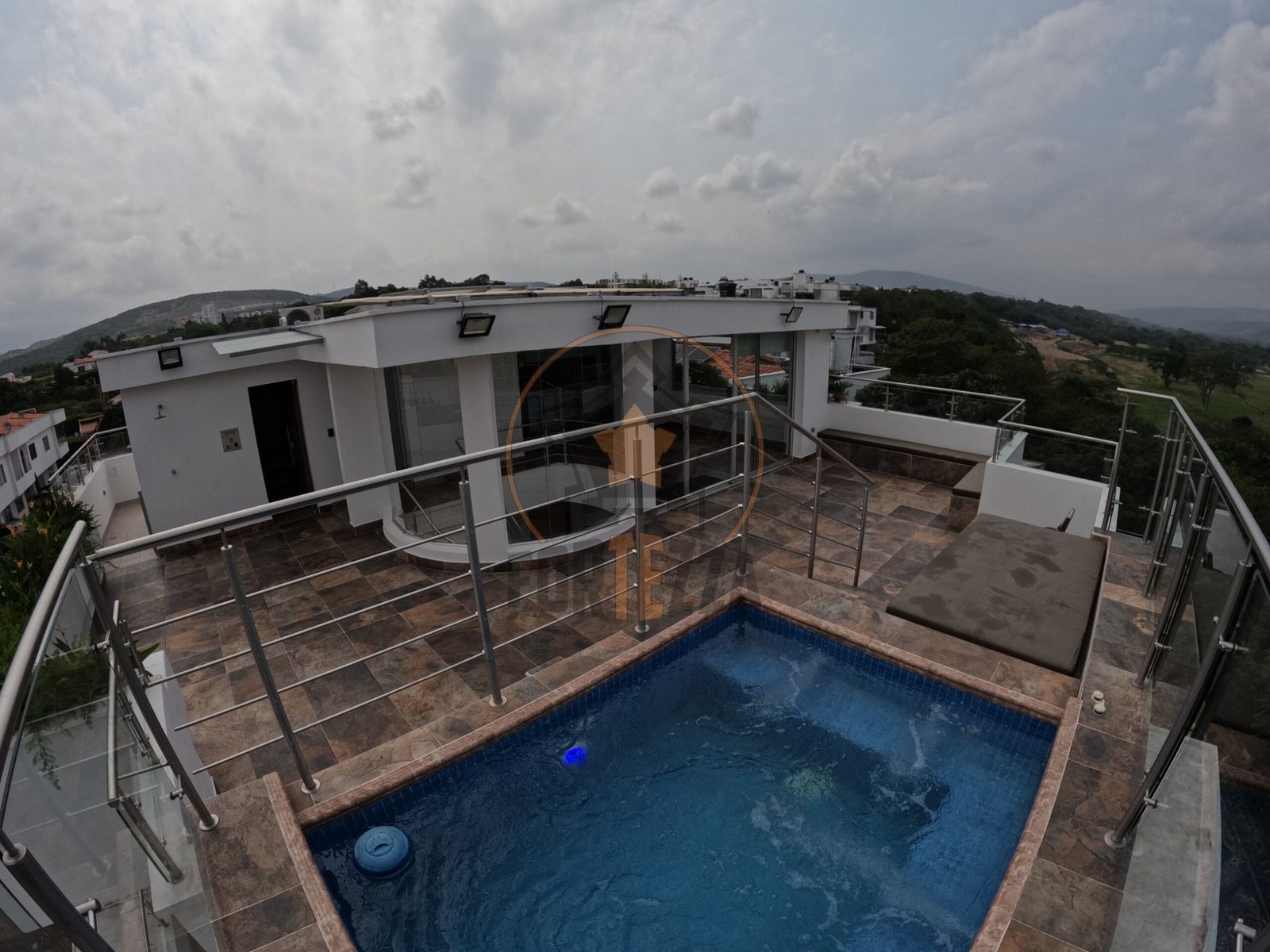 Casa esquinera de lujo en conjunto, Los Patios