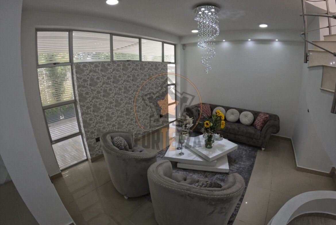 Casa esquinera de lujo en conjunto, Los Patios