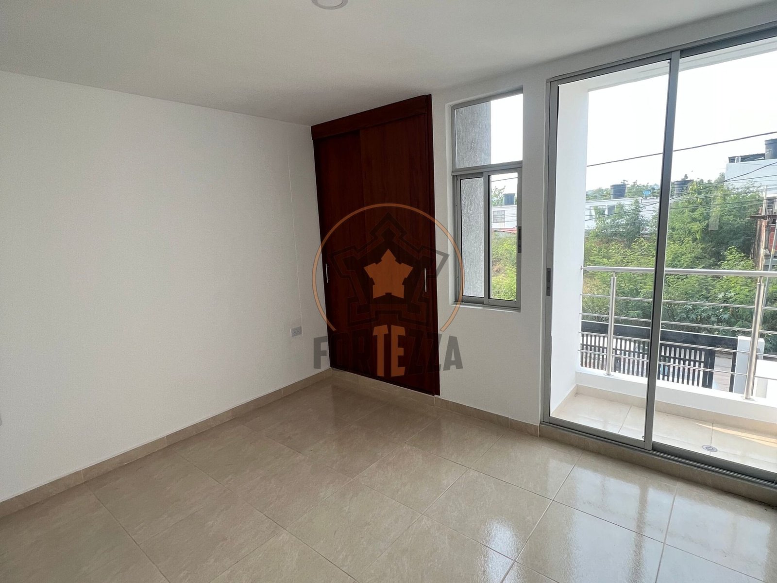 Venta o arriendo casa en urbanización Niza 12om2