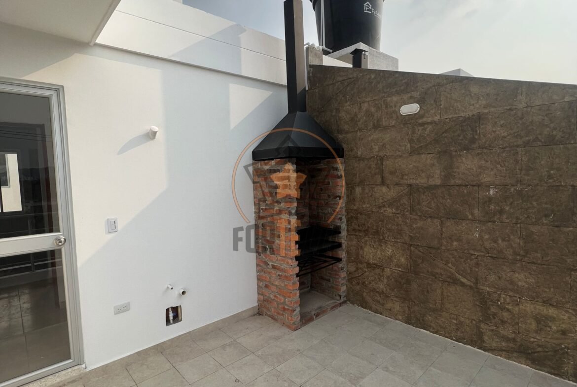 Venta o arriendo casa en urbanización Niza 12om2