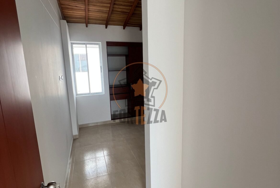 Venta o arriendo casa en urbanización Niza 12om2