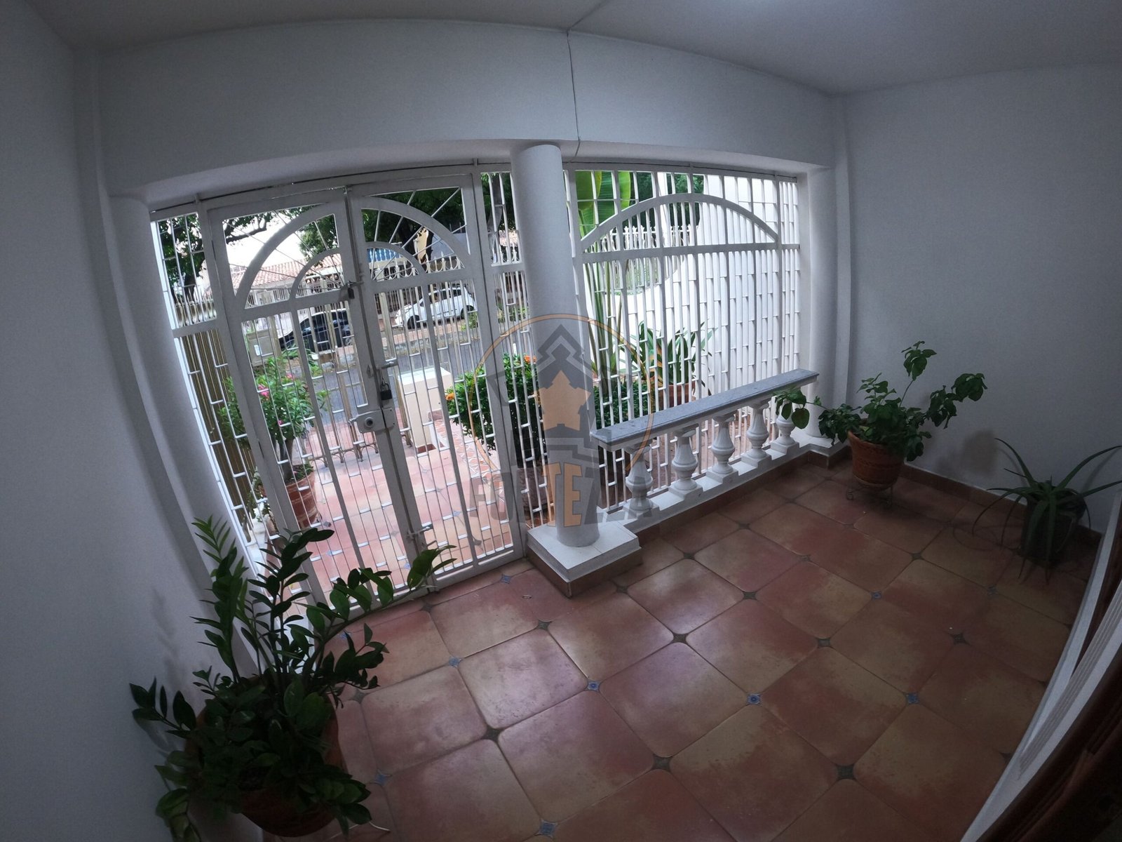 HERMOSA CASA EN VENTA-FAROLES $850MM
