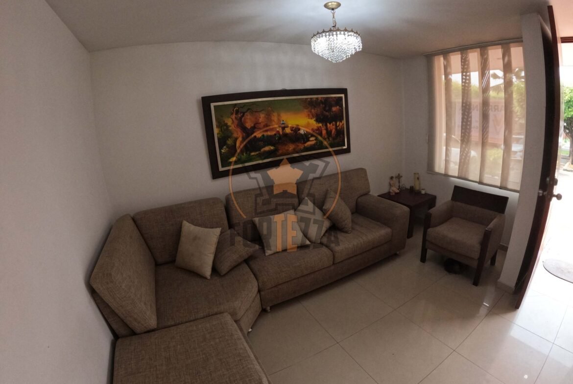 Casa de 2 pisos en arriendo en parques central, cerca a la Av. Libertadores.