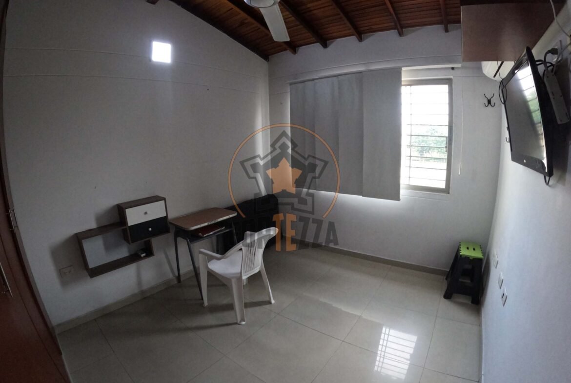 Casa de 2 pisos en arriendo en parques central, cerca a la Av. Libertadores.
