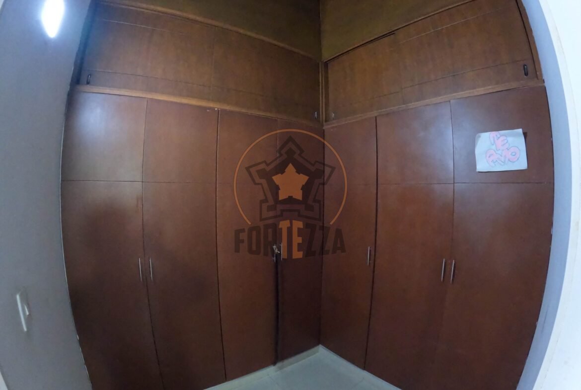 Casa de 2 pisos en arriendo en parques central, cerca a la Av. Libertadores.