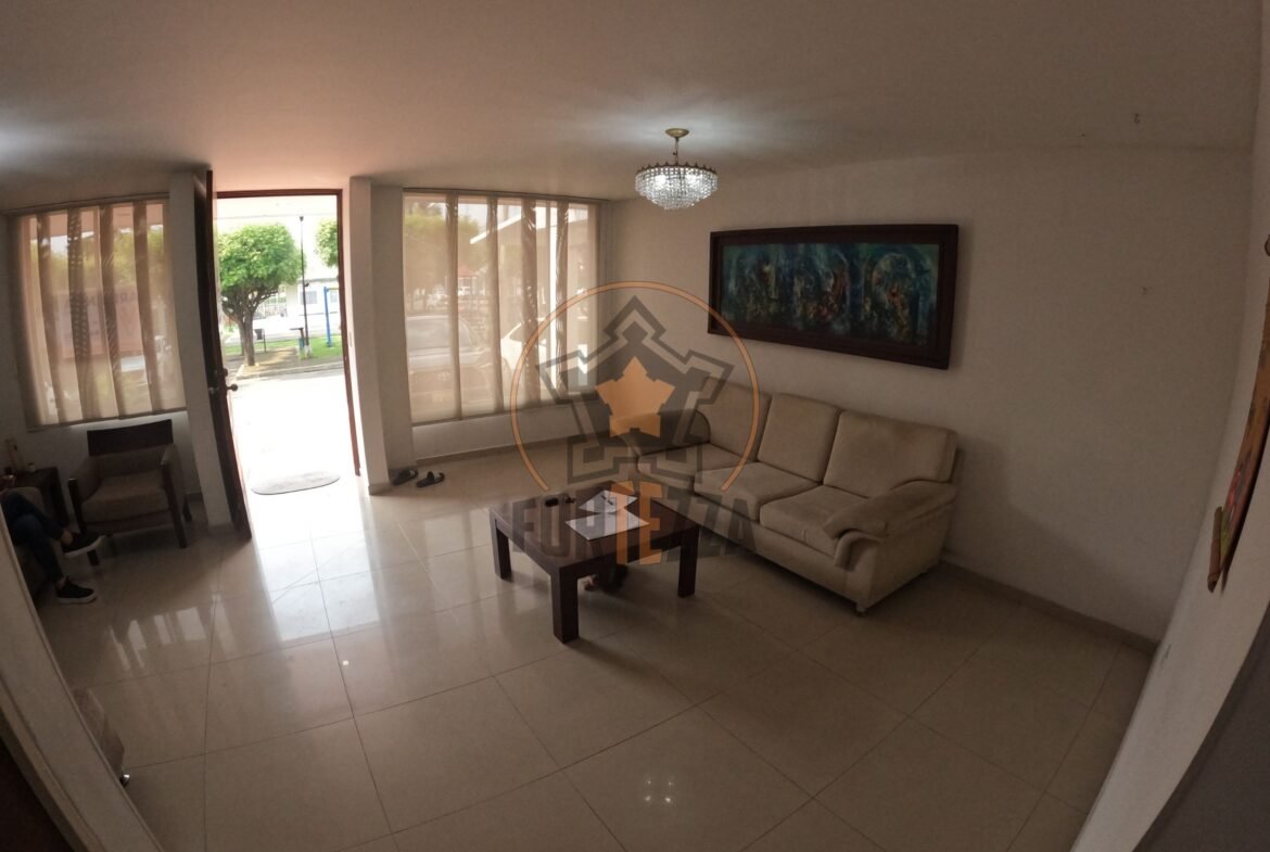 Casa de 2 pisos en arriendo en parques central, cerca a la Av. Libertadores.