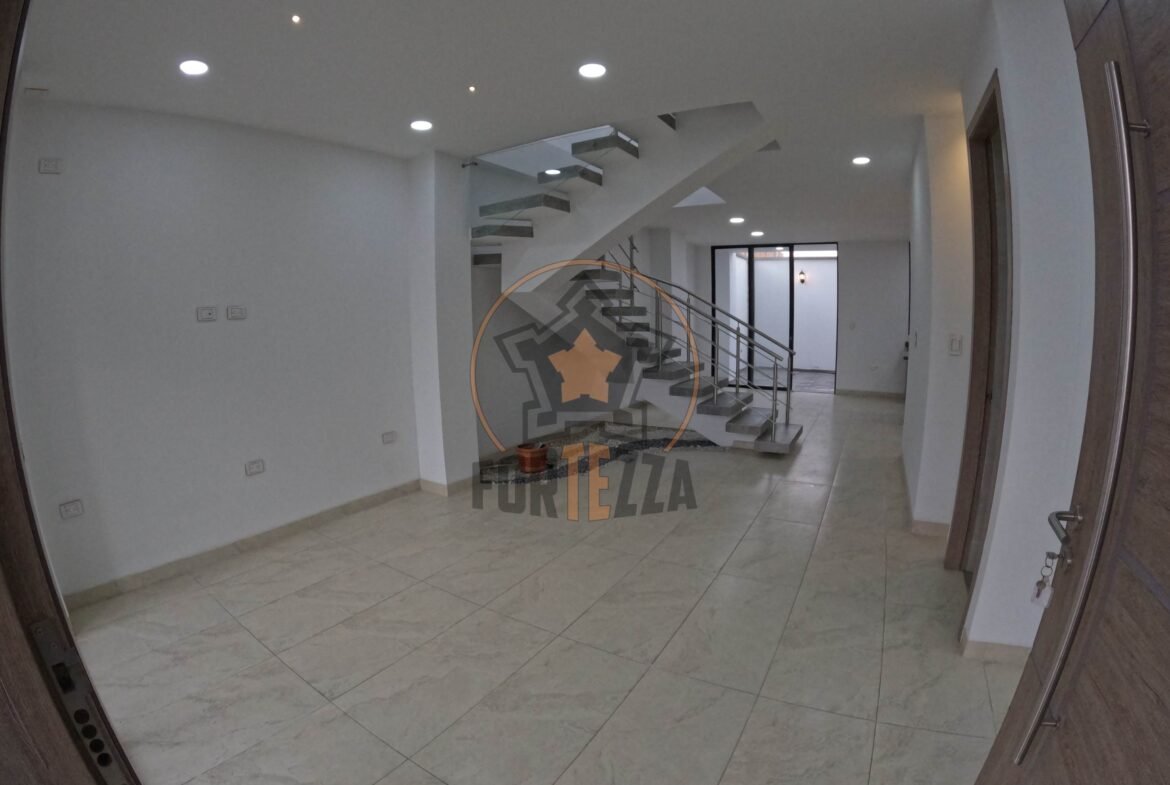 Casa en venta, Urb. Niza, remodelada de 167 m².