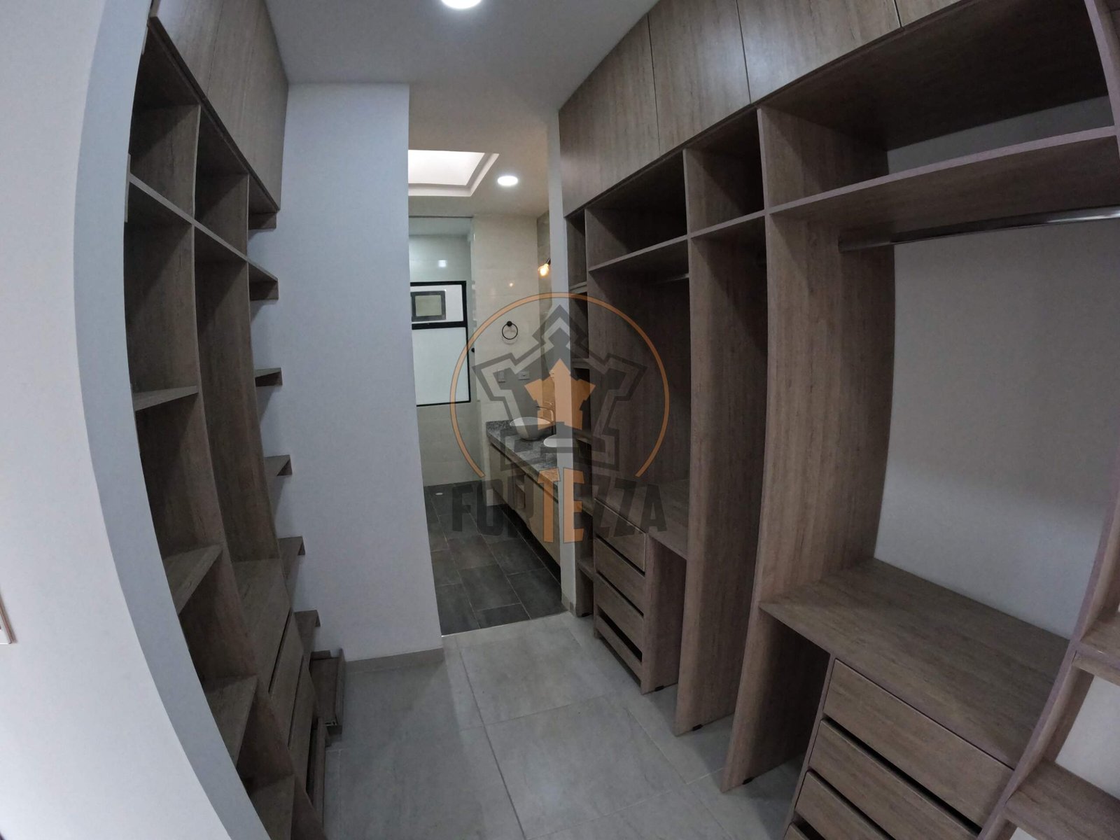 Casa en venta, Urb. Niza, remodelada de 167 m².