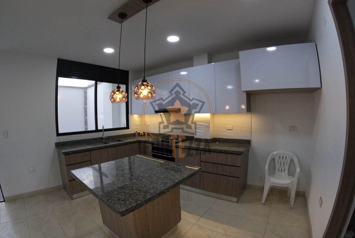 Casa en venta, Urb. Niza, remodelada de 167 m².