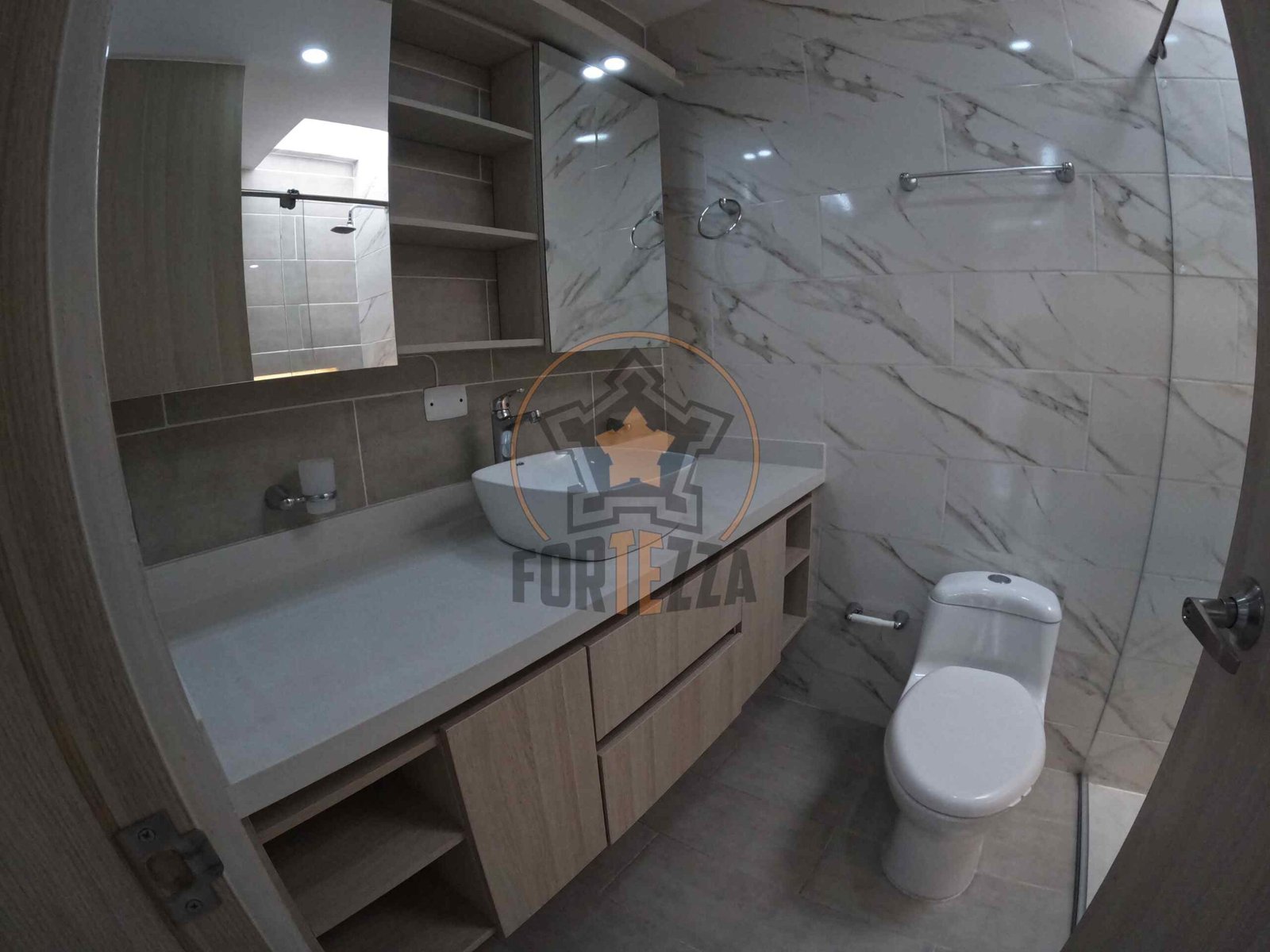 Espectacular casa en arriendo con acabados de lujo por la Av. Libertadores.