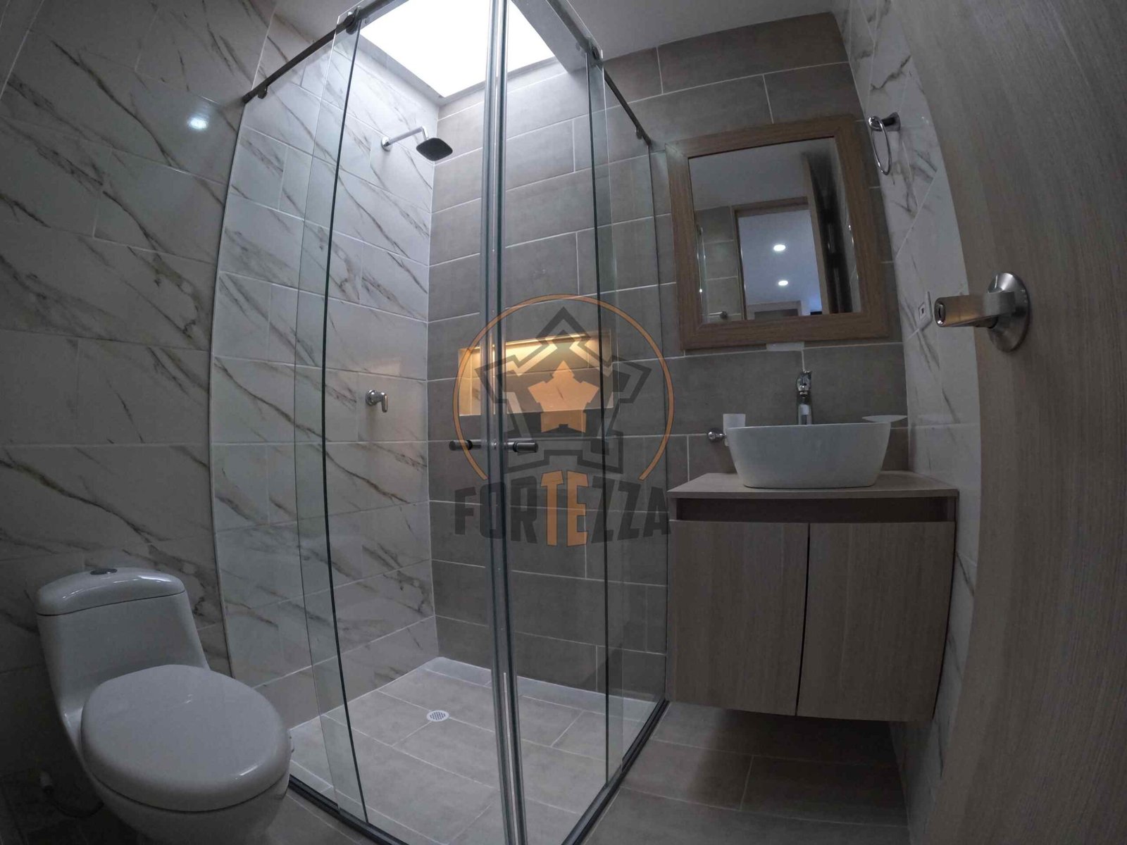 Espectacular casa en arriendo con acabados de lujo por la Av. Libertadores.