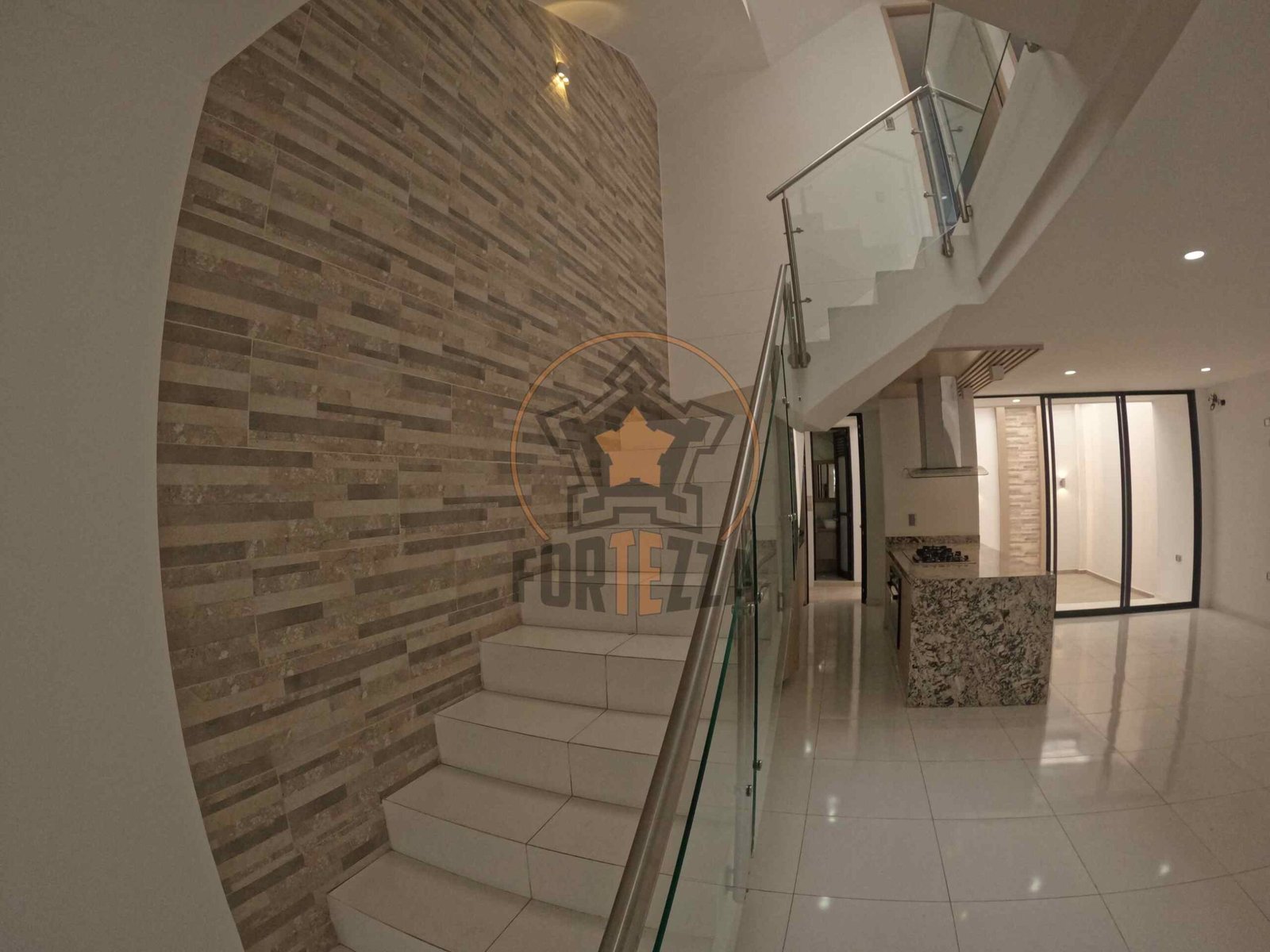 Espectacular casa en arriendo con acabados de lujo por la Av. Libertadores.