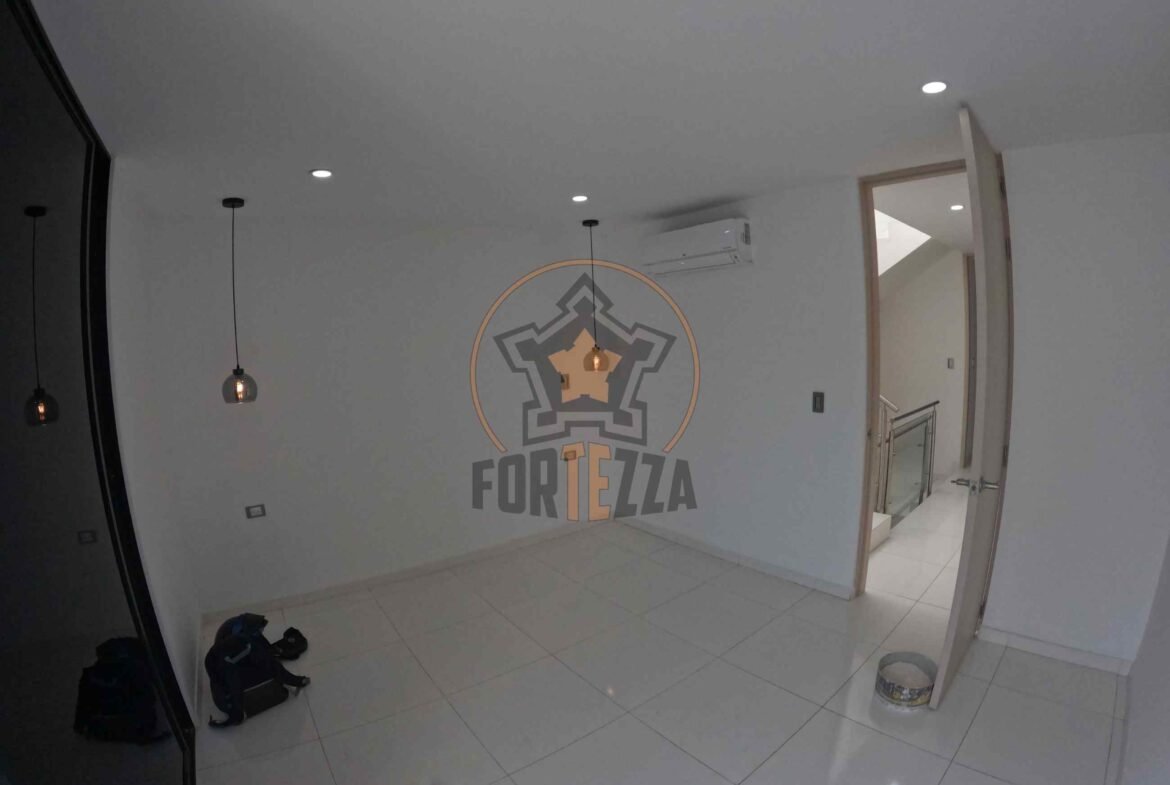 Espectacular casa en arriendo con acabados de lujo por la Av. Libertadores.