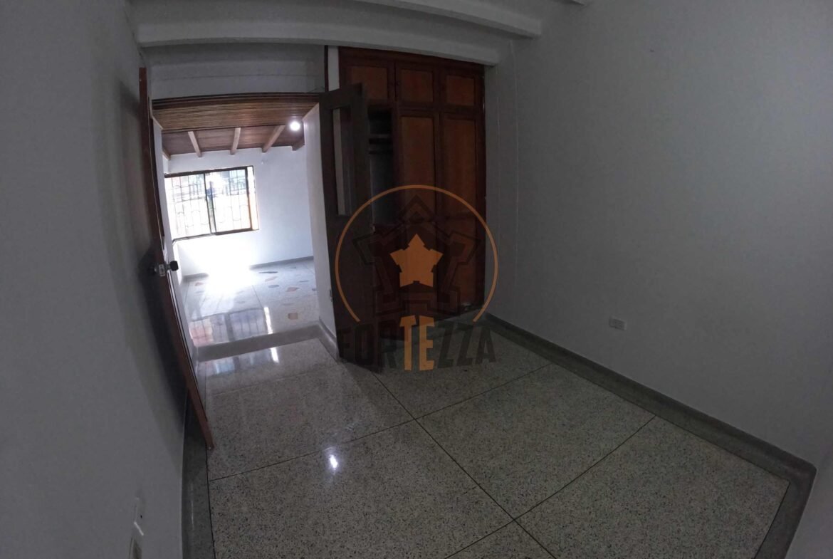 Casa en arriendo, conjunto cerrado por la avenida libertadores.