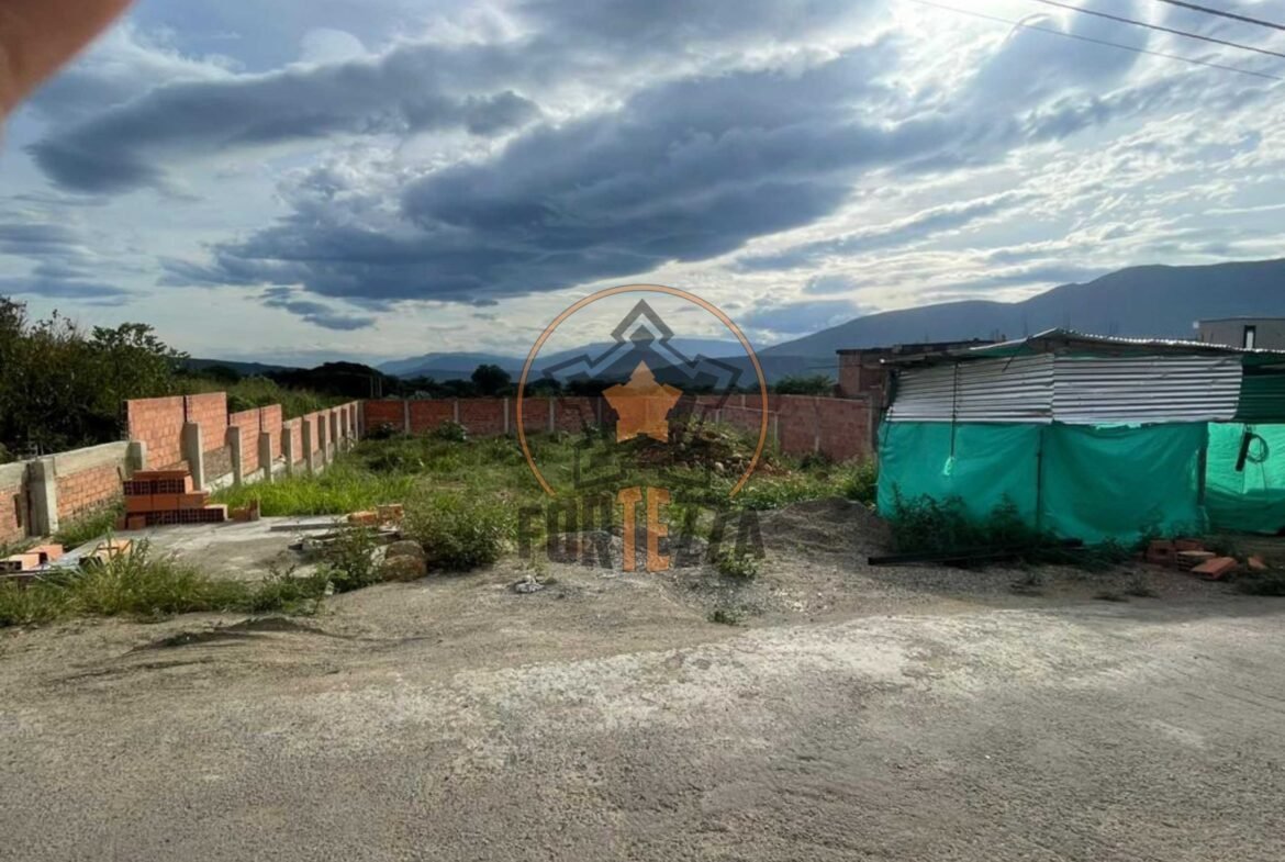 Lote en venta, en Condominio Cerrado Reserva De Corozal.
