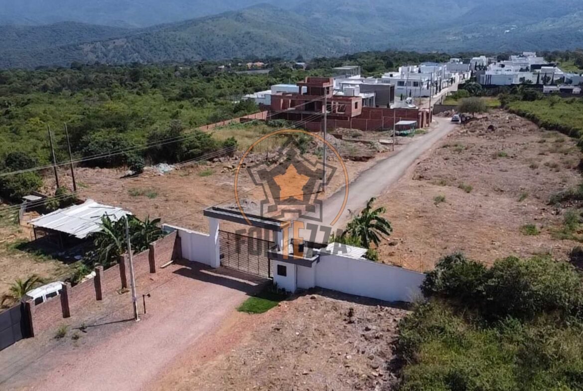 Lote en venta, en Condominio Cerrado Reserva De Corozal.