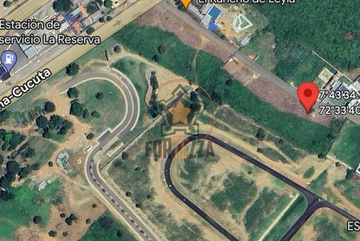 Lote en venta, en Condominio Cerrado Reserva De Corozal.