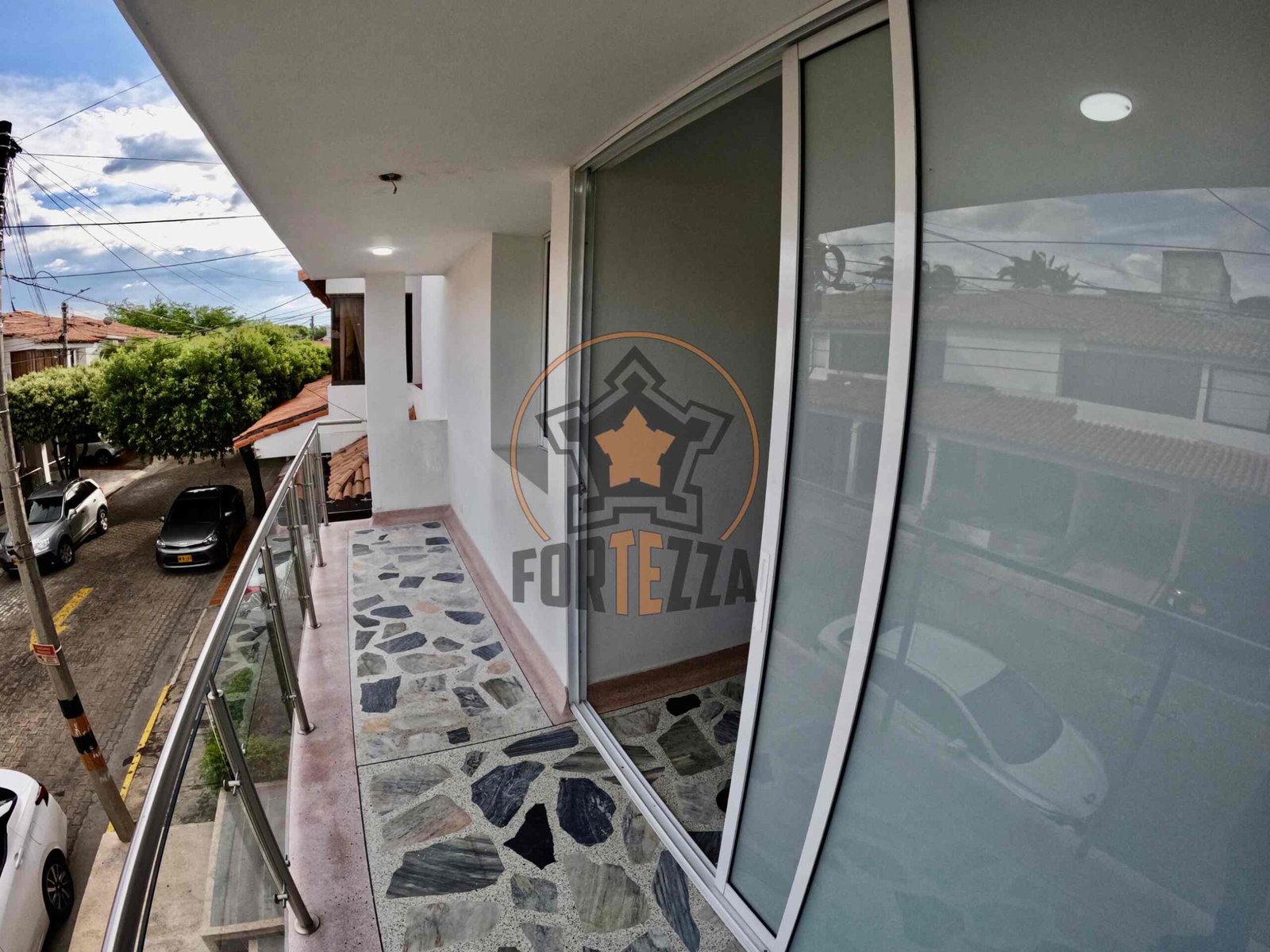 CASA DE LUJO EN VENTA, EN UN SUPER SECTOR.