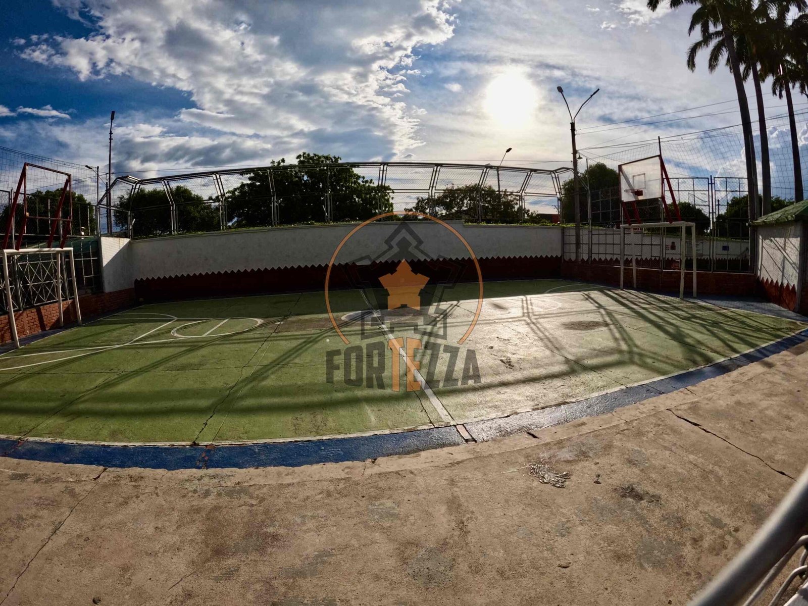 CASA DE LUJO EN VENTA, EN UN SUPER SECTOR.