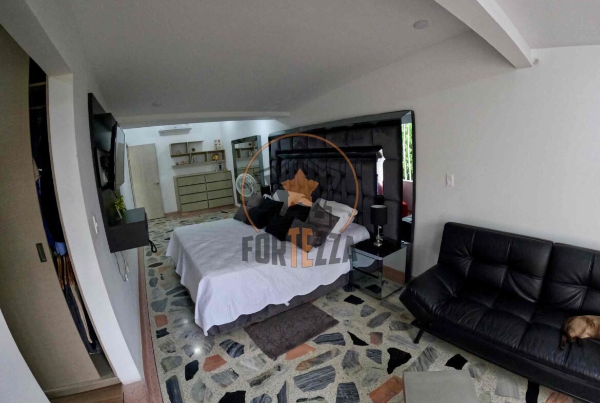 CASA DE LUJO EN VENTA, EN UN SUPER SECTOR.