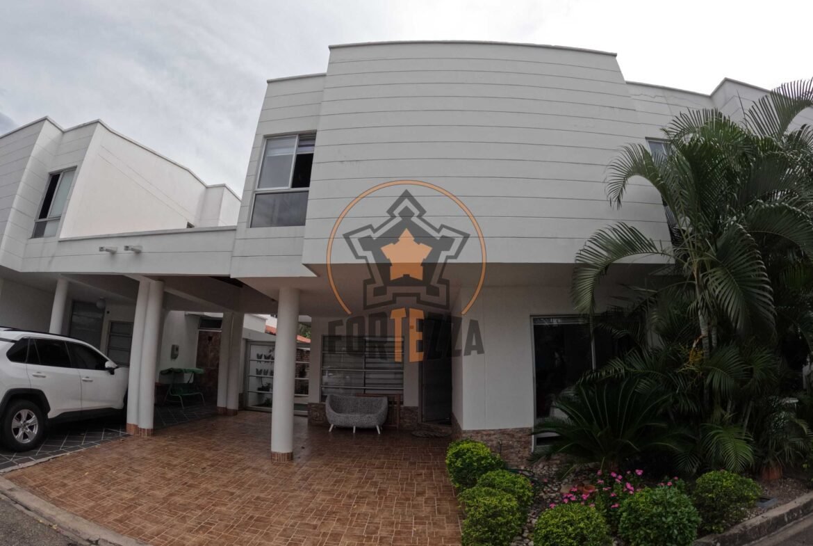 CASA DE LUJO EN VENTA, SECTOR LA FLORESTA LOS PATIOS