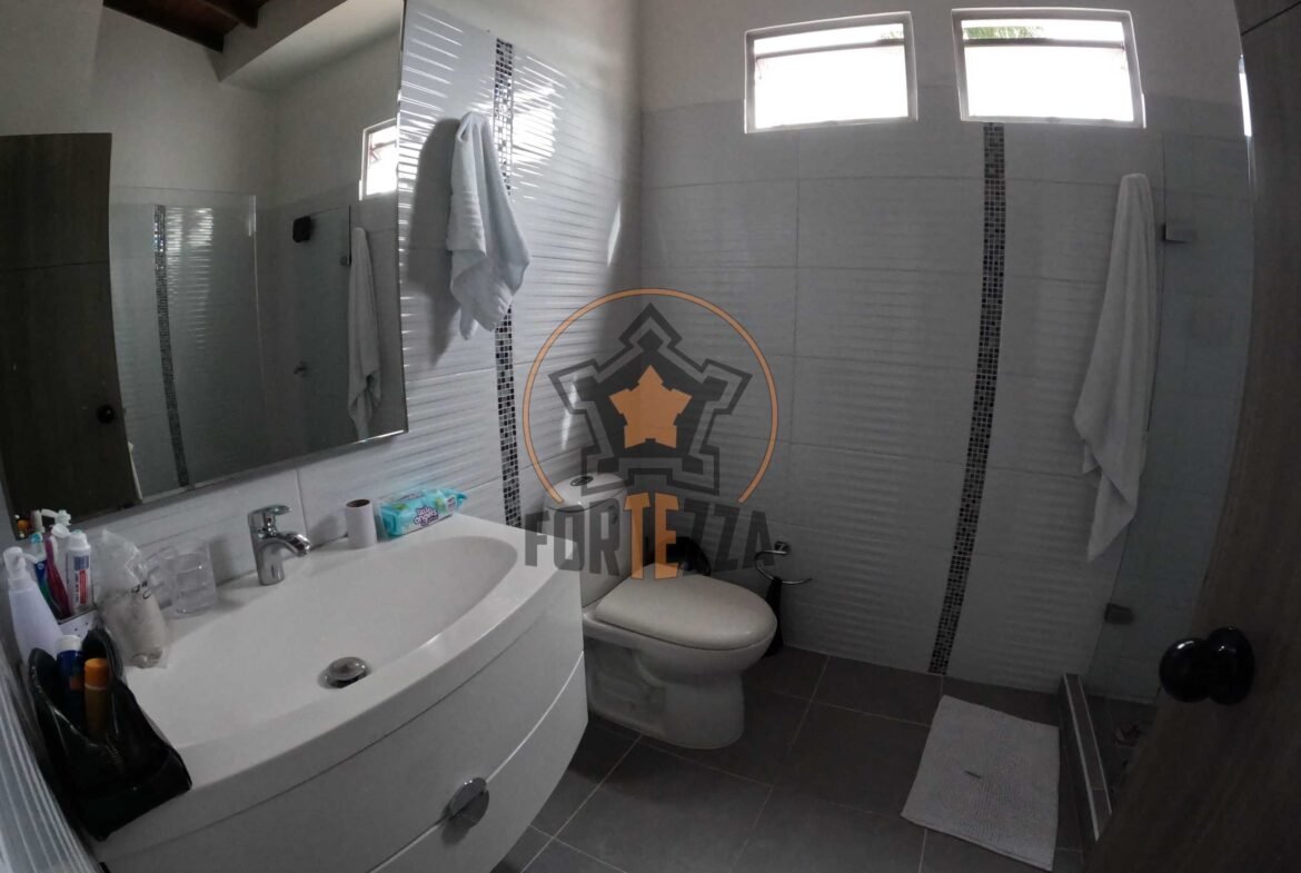 CASA DE LUJO EN VENTA, SECTOR LA FLORESTA LOS PATIOS