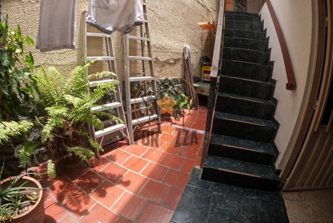 Amplia casa en venta, ideal para reformas
