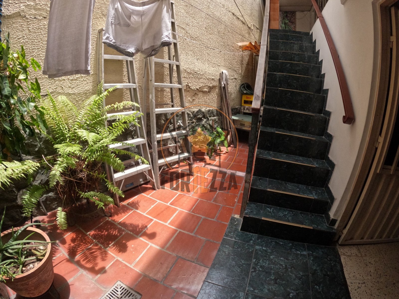 Amplia casa en venta, ideal para reformas