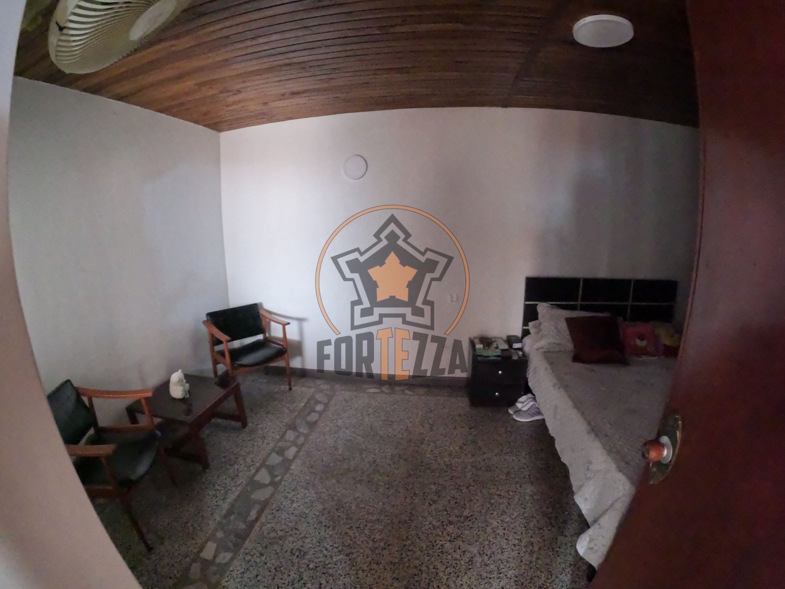 Amplia casa en venta, ideal para reformas