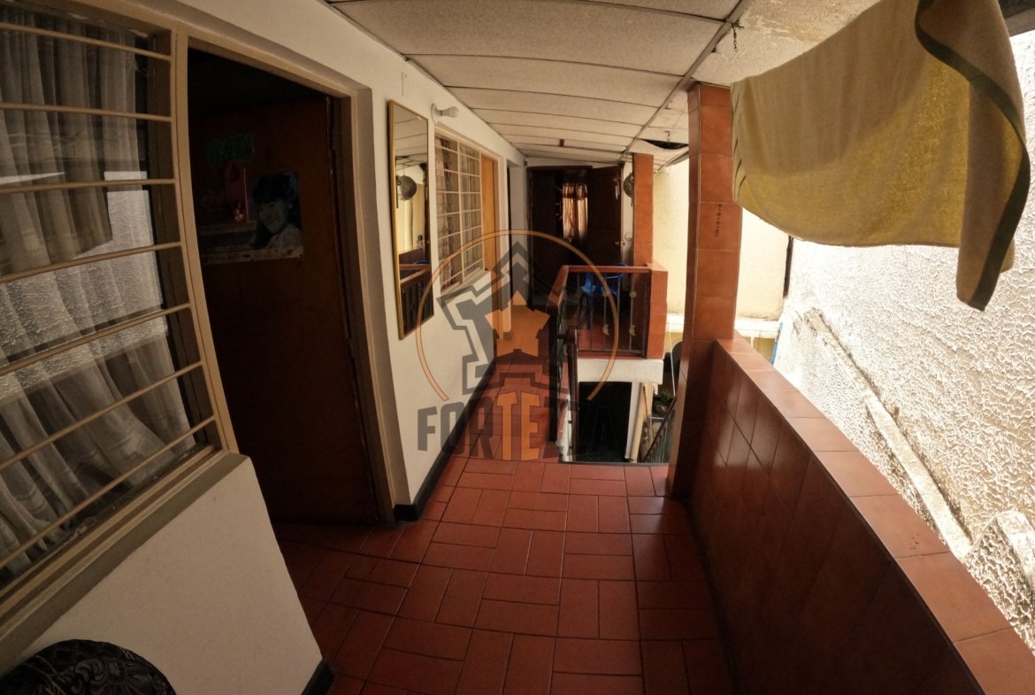 Amplia casa en venta, ideal para reformas