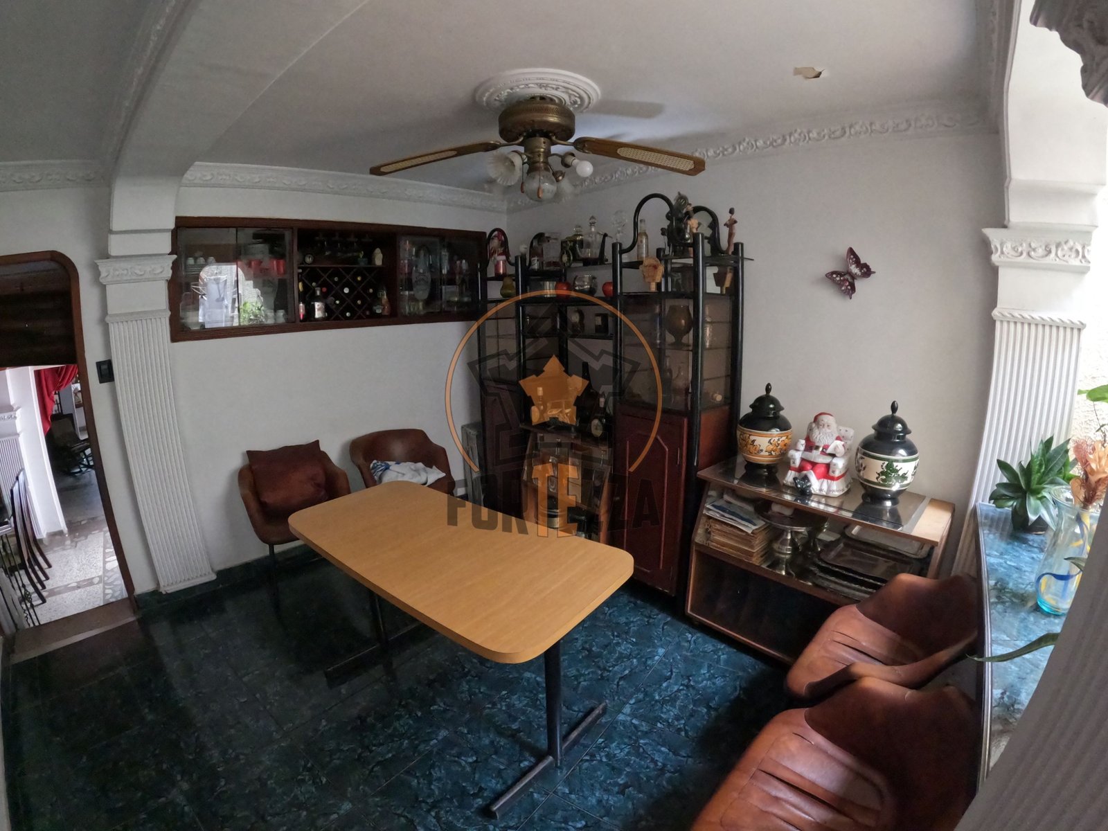 Amplia casa en venta, ideal para reformas