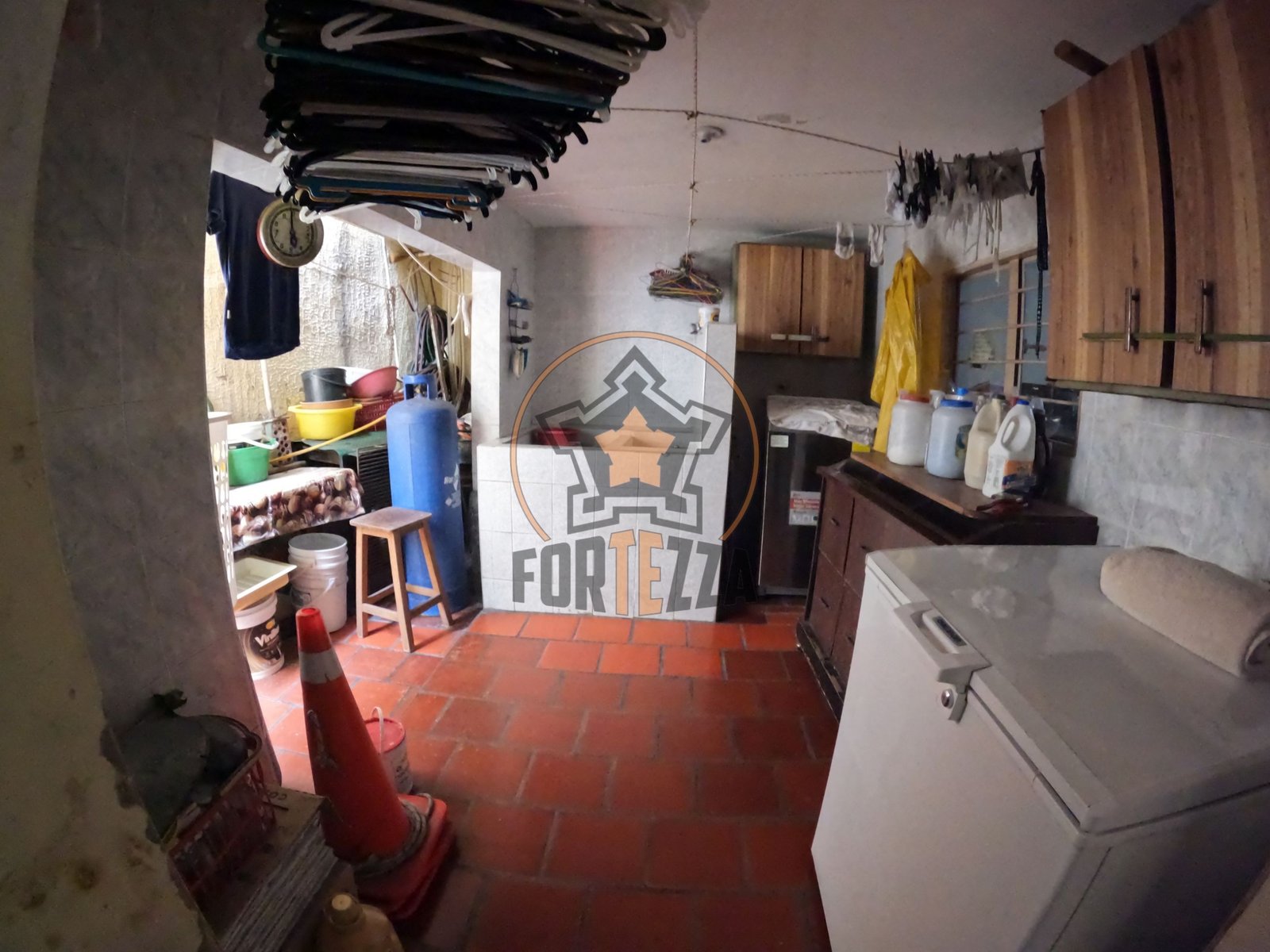 Amplia casa en venta, ideal para reformas
